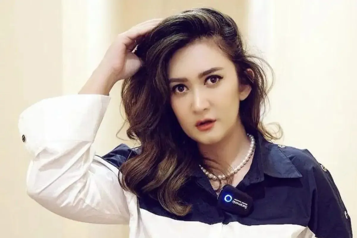 Nafa Urbach tanggapi skeptisme masyarakat yang kritik DPR. (Sumber: Instagram)