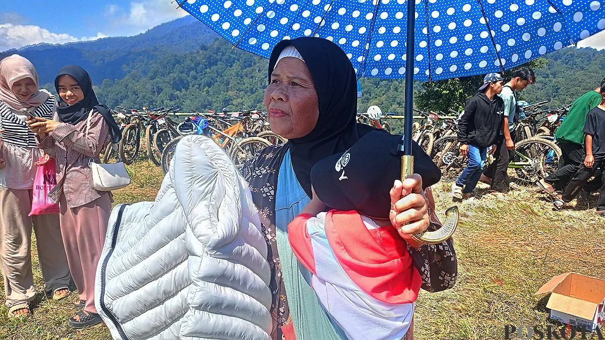 Sumiati, 62 tahun, warga Kampung Citalahab, Desa Malasari, Kecamatan Nanggung, Kabupaten Bogor, meminta akses kesehatan lebih dekat dengan warga. (Sumber: POSKOTA | Foto: Giffar Rivana)
