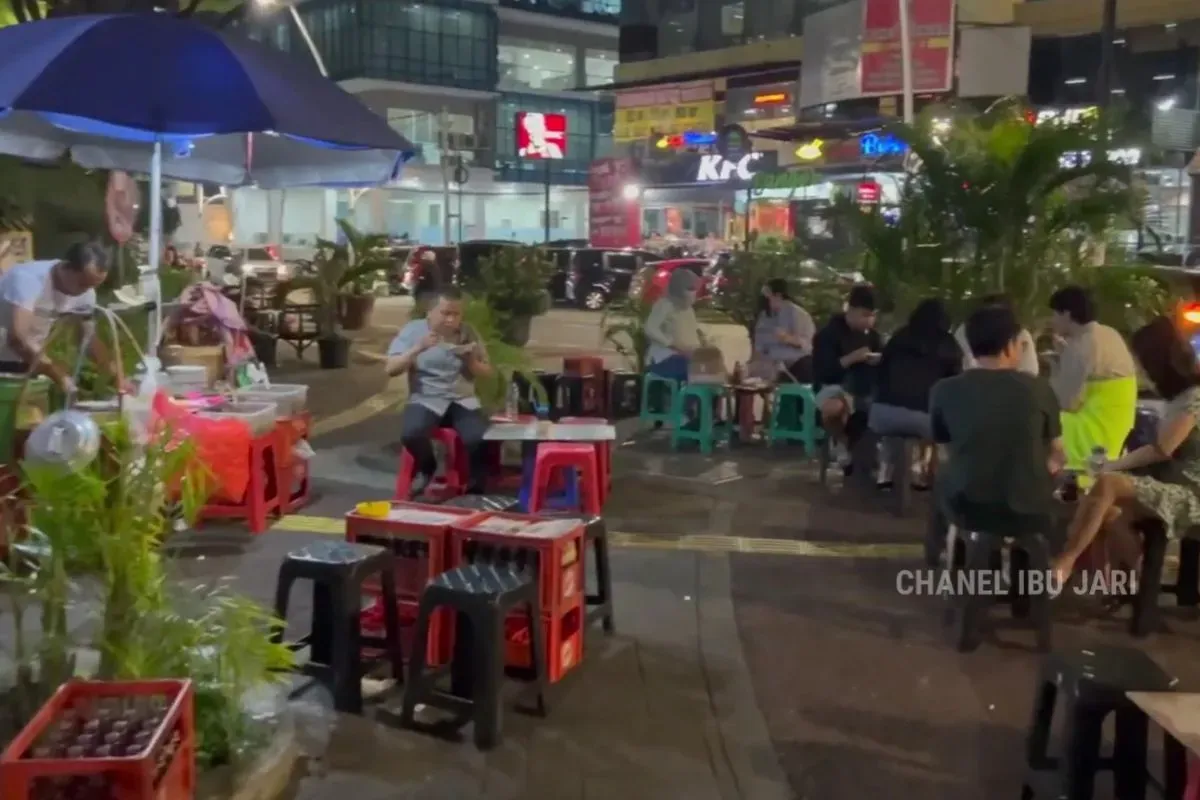 Rekomendasi kuliner malam di Jakarta Selatan. (Sumber: YouTube/ibu jari)