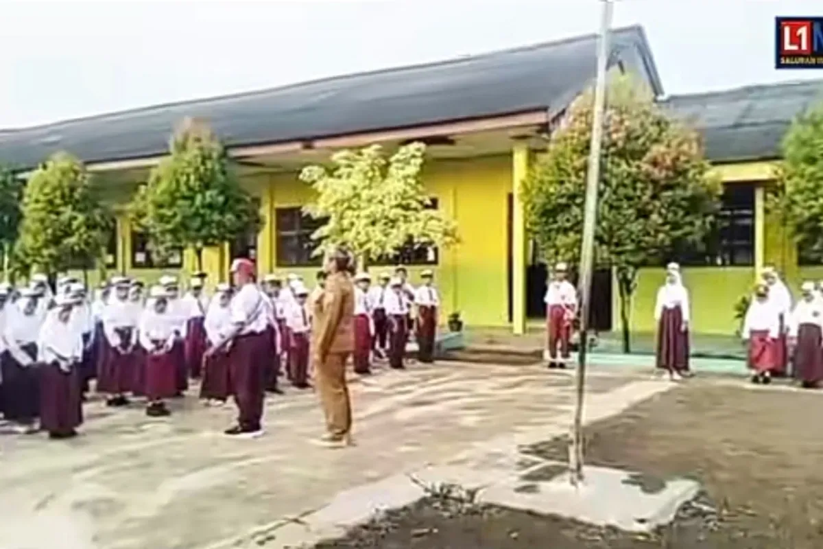 Video viral oknum guru SD di lampung ancam cekik siswa. (Sumber: TikTok/@sorotanlampung)
