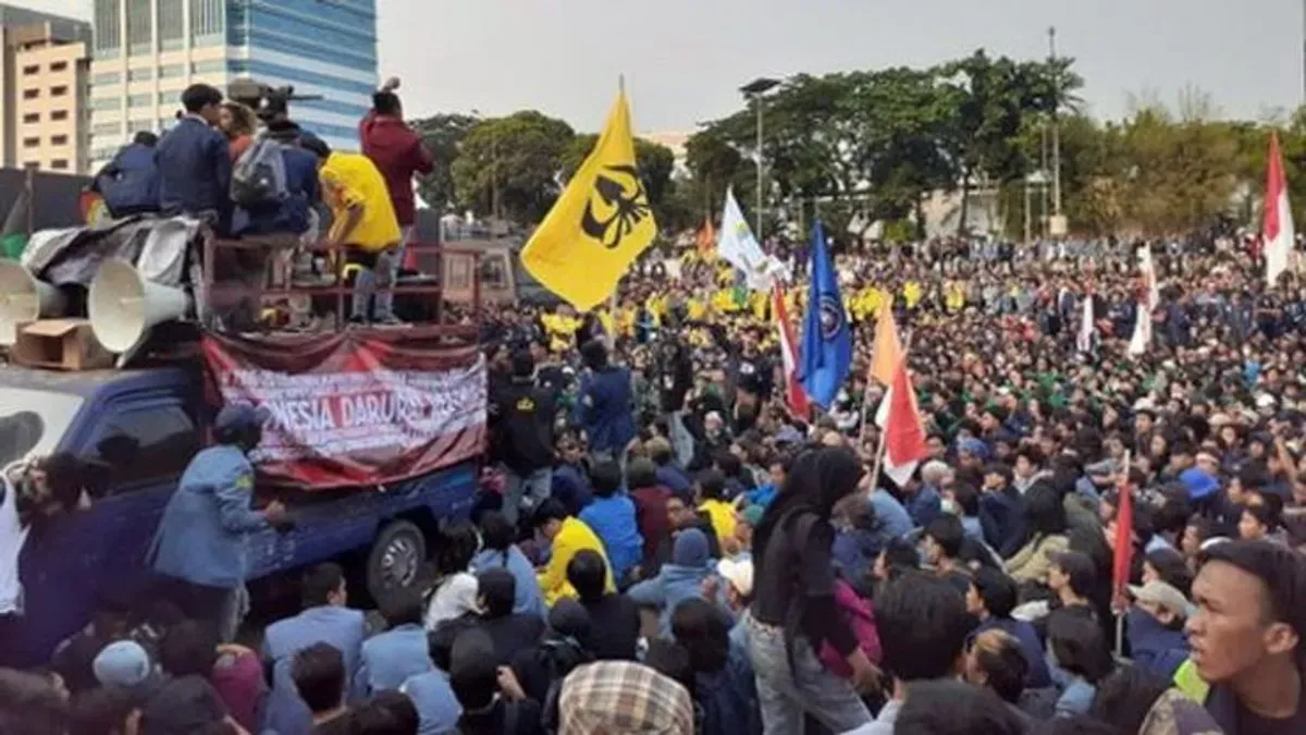 Seruan aksi di Gedung DPR pada 25 Agustus 2025 masih simpang siur tanpa kepastian. (Sumber: Pinterest)