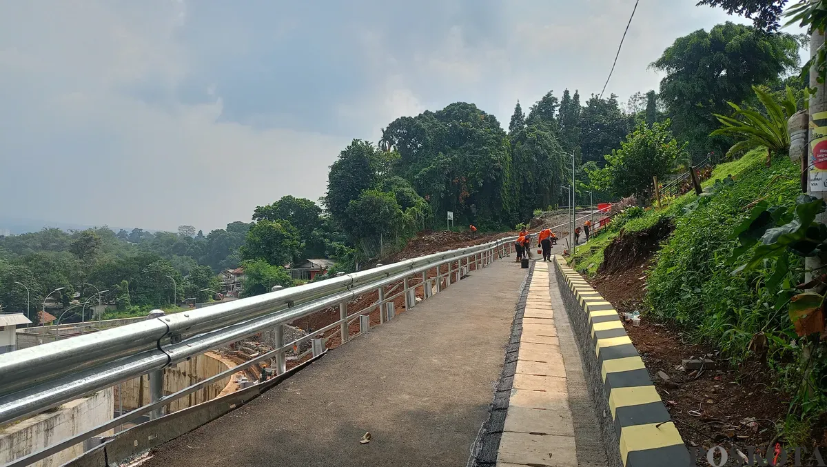 Proses pembangunan Jalan Saleh Danasasmita, Kelurahan Batutulis, Kecamatan Bogor Selatan, Kota Bogor. (Sumber: Poskota/Giffar Rivana)