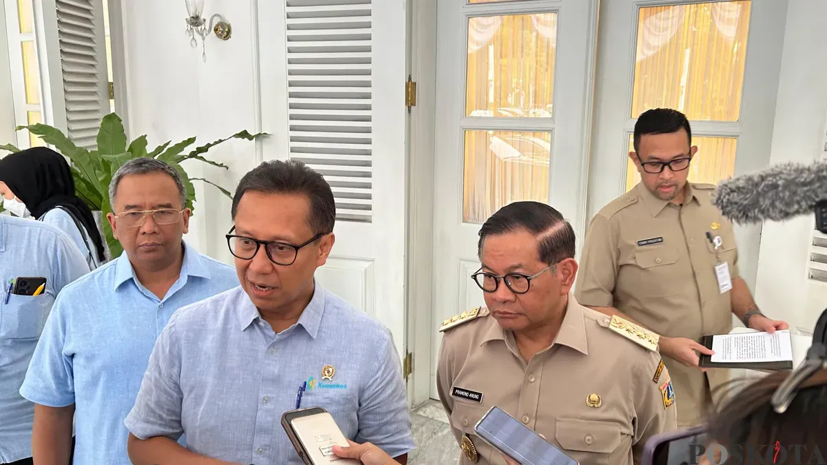 Menteri Kesehatan RI, Budi Gunadi Sadikin dan Gubernur Jakarta, Pramono Anung di Balai Kota DKI Jakarta, Senin, 25 Agustus 2025. (Sumber: POSKOTA | Foto: M Tegar Jihad)