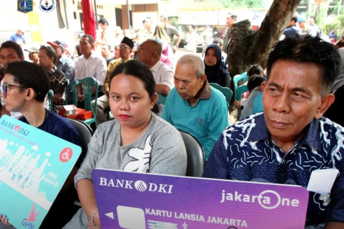 Ilustrasi penerima manfaat bansos DKI. (Sumber: Dinsos DKI Jakarta)