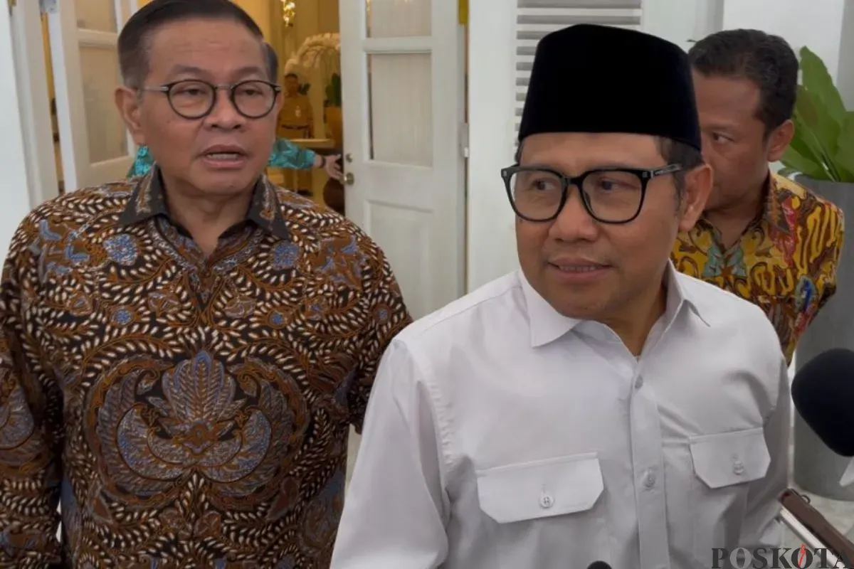 Menko Bidang Pemberdayaan Masyarakat, Muhaimin Iskandar seusai bertemu Gubernur Jakarta, Pramono Anung di Balai Kota Jakarta, Selasa, 26 Agustus 2025. (Sumber: Poskota/Muhammad Tegar Jihad)