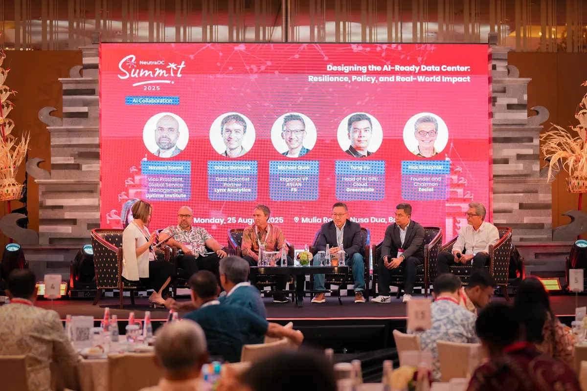 Saalah satu sesi diskusi panel di NeutraDC Summit 2025. (Sumber: Dok. Telkom)