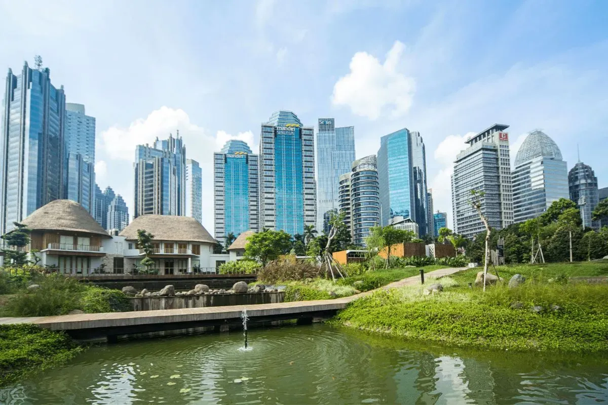 Hutan Kota GBK, spot buat bersantai di tengah kota Jakarta. (Sumber: jakarta-tourism.go.id)
