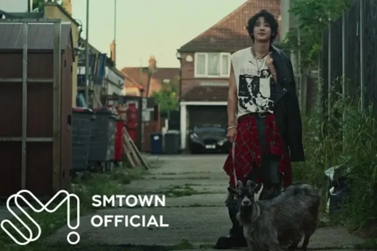Lirik lagu Upside Down Chanyeol EXO. (Sumber: YouTube/SMTOWN)