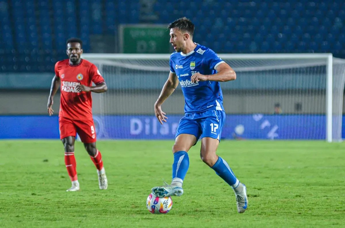 Mateo Kocijan saat memperkuat Persib Bandung di Liga 1 musim 2024/2025, kini dikaitkan dengan Persis Solo. (Sumber: Dok/Liga 1)