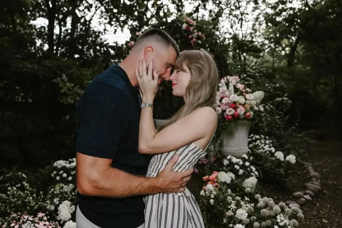 Taylor Swift bertunangan dengan Travis Kelce. (Sumber: Instagram)