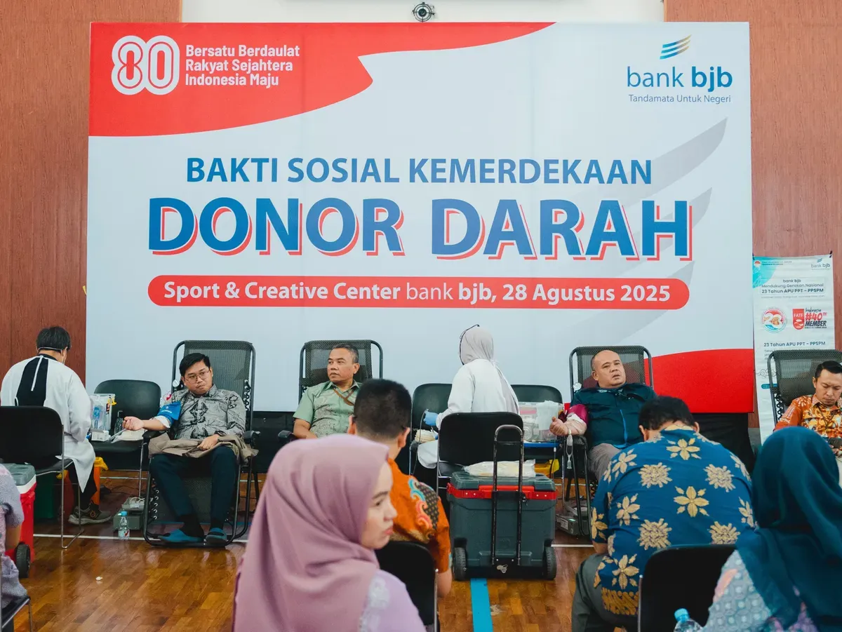 bank bjb kembali menunjukkan konsistensinya terhadap kepedulian sosial dengan menggelar kegiatan donor darah melalui kegiatan Bakti Sosial Kemerdekaan Donor Darah bank bjb “Setetes Darah, Sejuta Harapan. (Sumber: Dok. bank bjb)