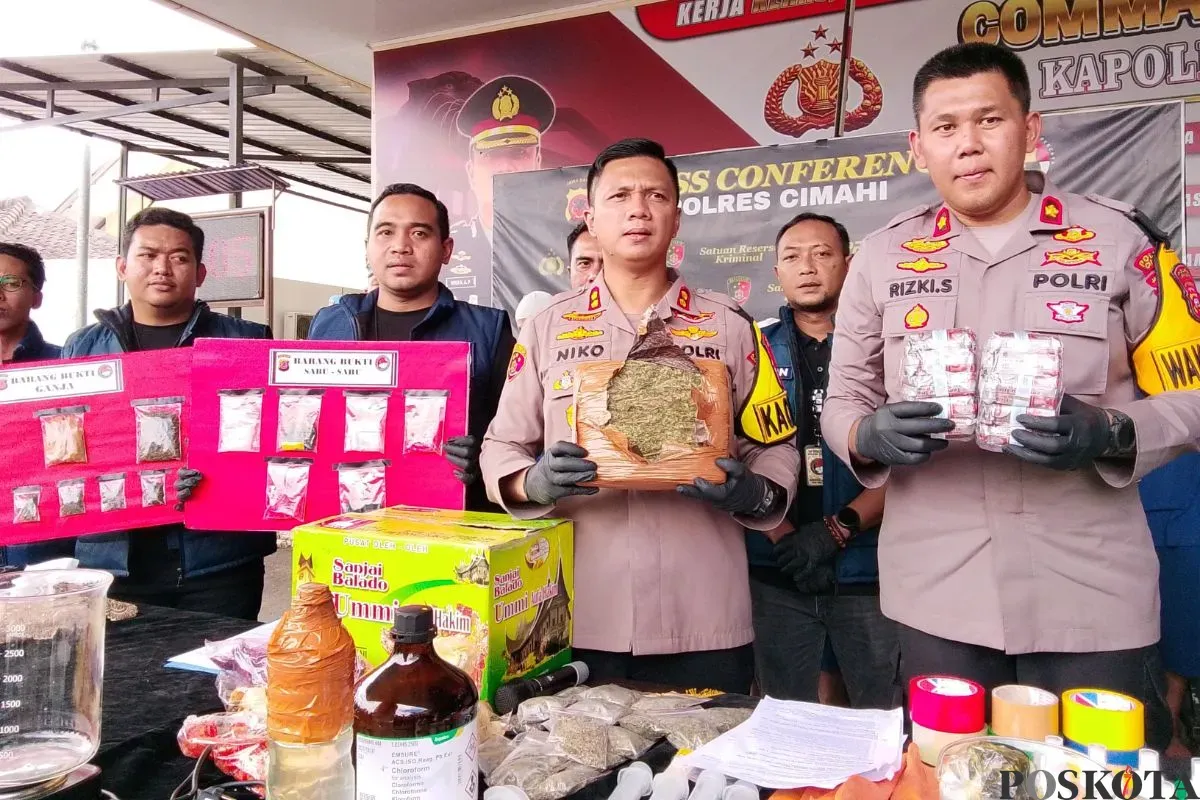 Polres Cimahi melaksanakan gelar perkara kasus penyalahgunaan dan peredaran narkoba di Mako Polres Cimahi, Kamis, 28 Agustus 2025. (Sumber: Poskota/Gatot Poedji Utomo)