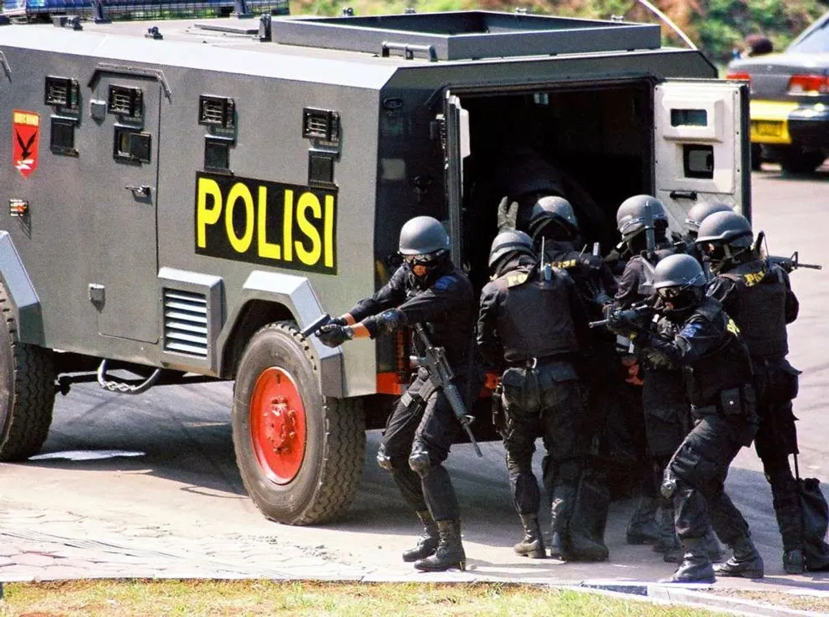 Segini harga mobil rantis Brimob Polri yang dibeli dari uang rakyat untuk lindas rakyat (Sumber: Pinterest)