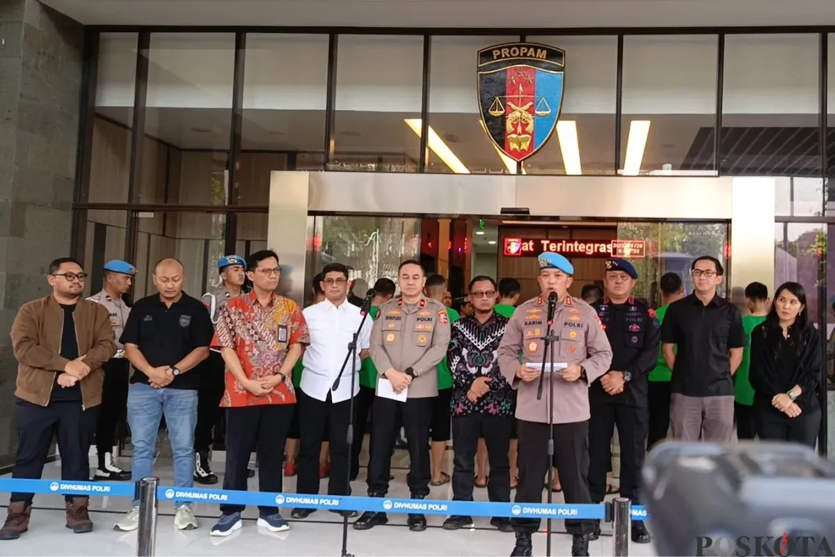 Divisi Profesi dan Pengamanan (Propam) Polri menetapkan tujuh anggota Brimob terduga pelanggar kode etik profesi kepolisian, Jumat, 29 Agustus 2025. (Sumber: Poskota/Ali Mansur)