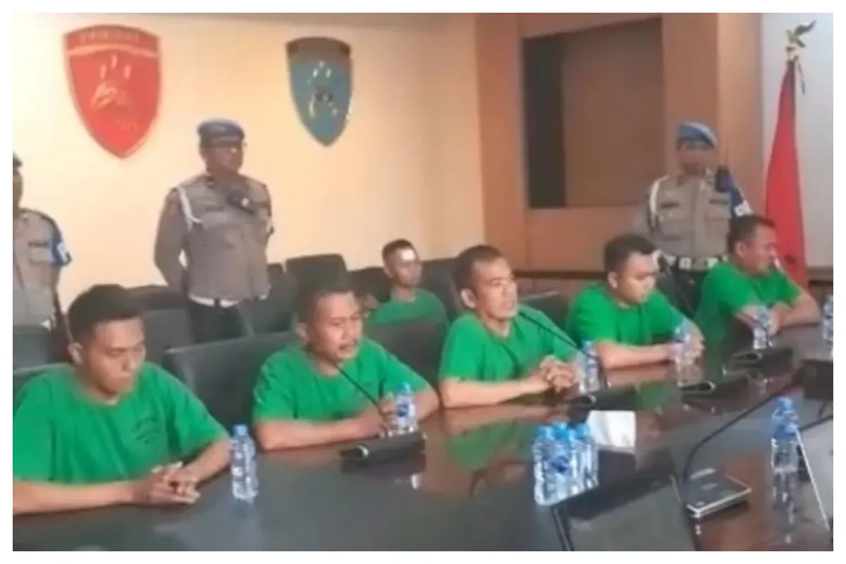 Tampang tujuh anggota Brimob Polda Metro yang terlibat kasus tewasnya Affan Kurniawan. (Sumber: Instagram/@divisipropampolri)