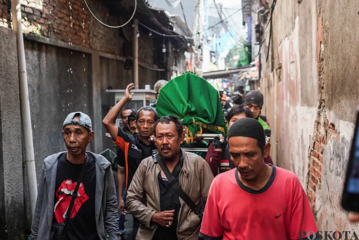 Jenazah Affan Kurniawan diantarkan ke TPU Karet Bivak, Karet Tengsin, Kecamatan Tanah Abang, Jakarta Pusat, Jumat, 29 Agustus 2025. (Sumber: Poskota/Bilal Nugraha Ginanjar)