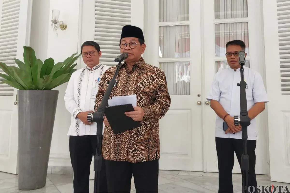 Gubernur Jakarta, Pramono Anung saat menyampaikan pernyataan kepada awak media di Balai Kota Jakarta, Jumat, 29 Agustus 2025. (Sumber: Poskota/Muhammad Tegar Jihad)