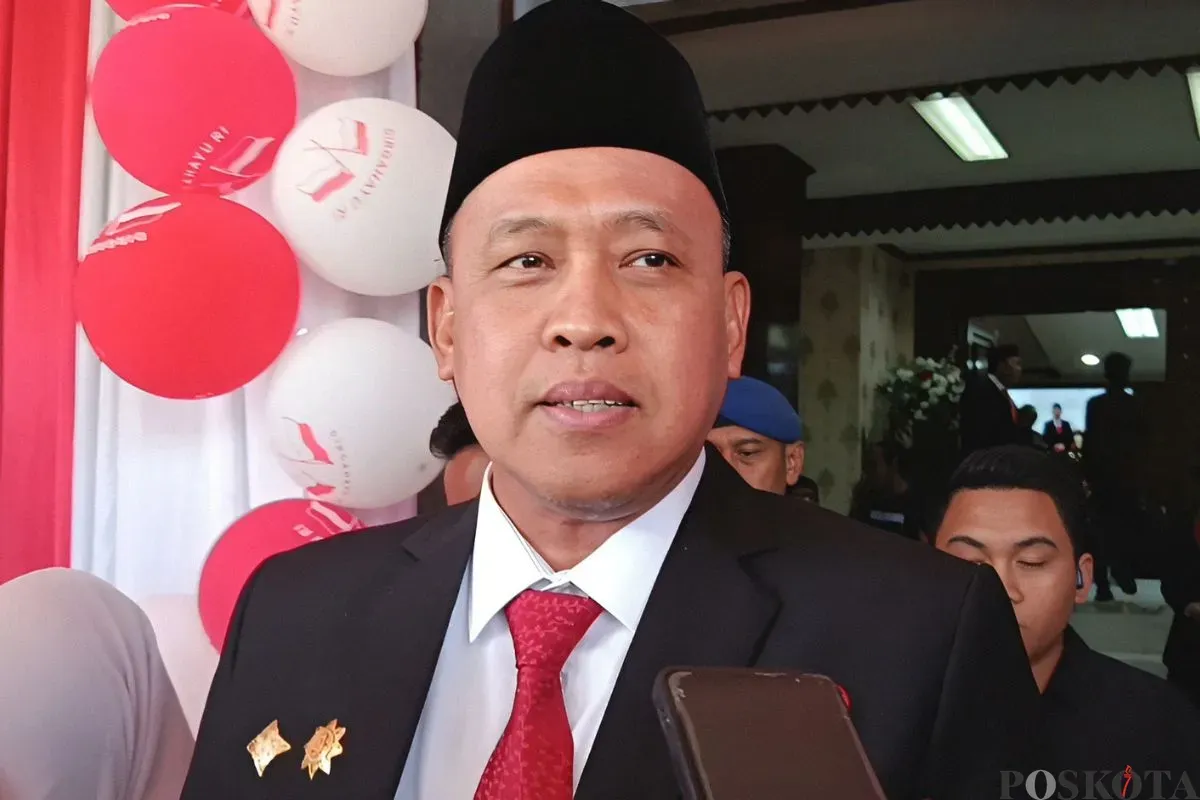Wali Kota Bekasi, Tri Adhianto resmi mengumumkan penundaan acara Pesona Nusantara Bekasi Keren 2025, Jumat, 29 Agustus 2025. (Sumber: Poskota/Nurpini Aulia Rapika)