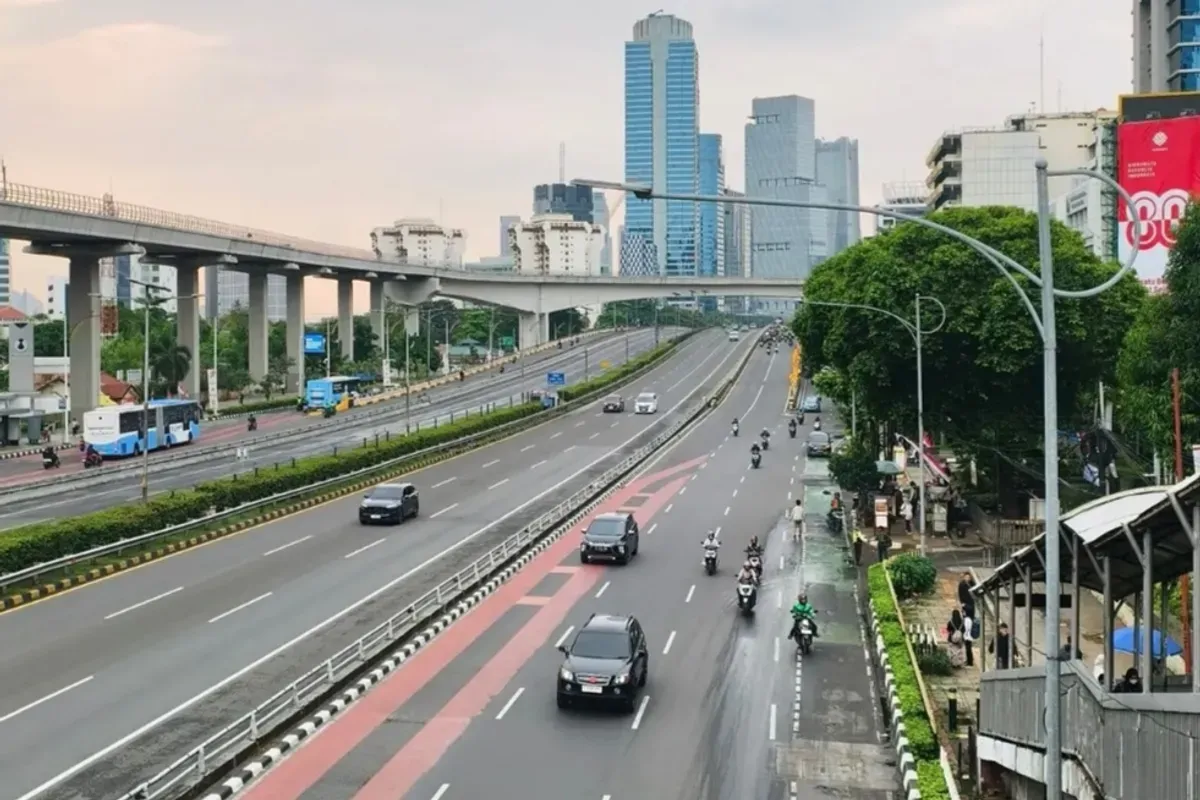 Suasana tol dalam kota yang masih ditutup imbas demo ricuh. (Sumber: Threas/@fhrilbb_)