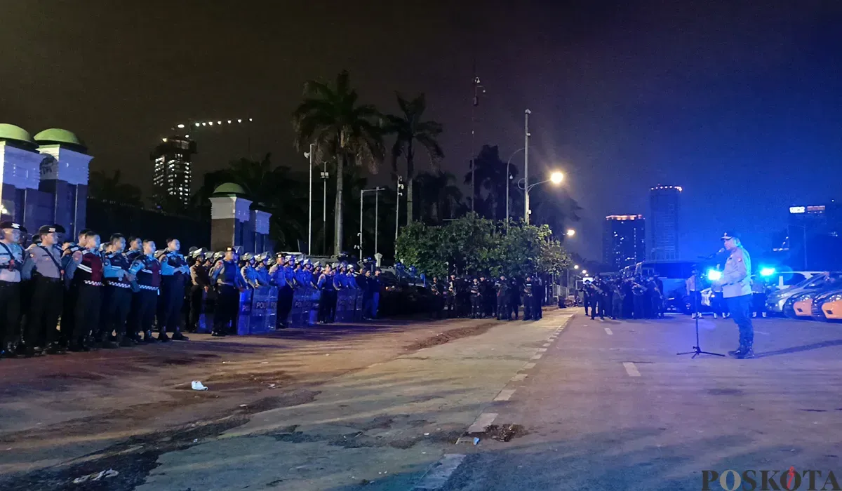 Polda Metro Jaya menggelar patroli skala besar di Jakarta dan sekitarnya, Minggu malam, 31 Agustus 2025. (Sumber: POSKOTA | Foto: Ali Mansur)