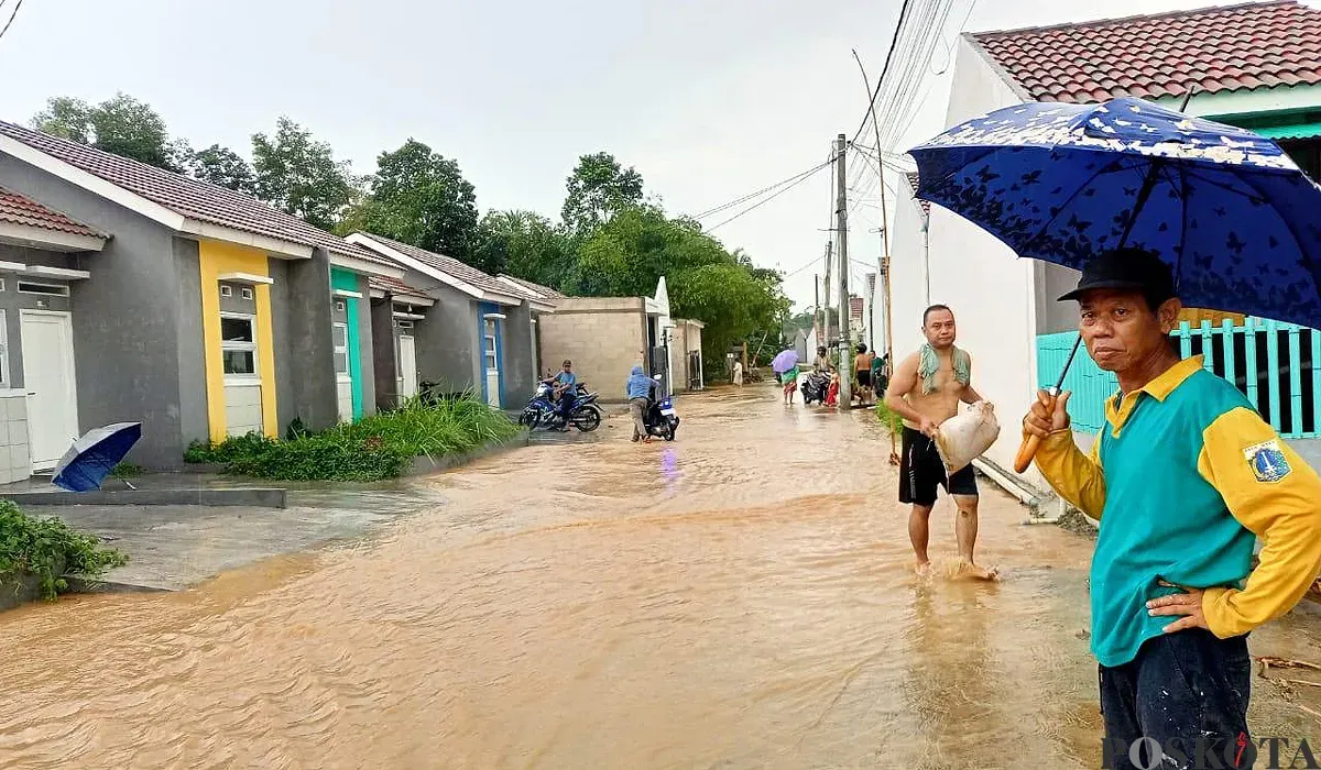 Banjir di Perumahan Metro Munjul, Desa Munjul, Kecamatan Solear, Kabupaten Tangerang. (Sumber: POSKOTA | Foto: Veronica Prasetio)