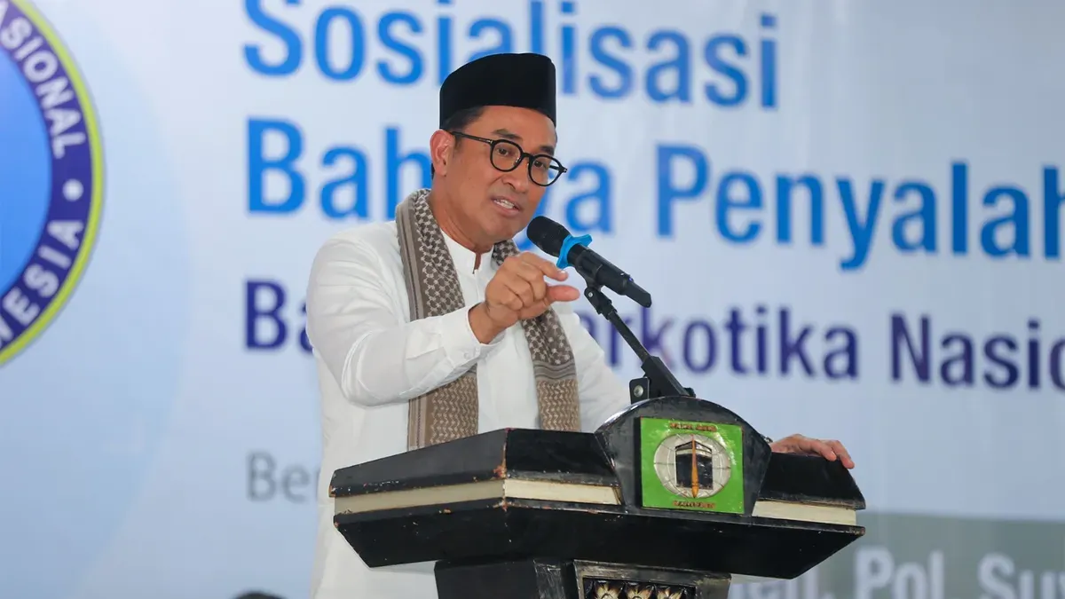 Kepala BNN RI Suyudi Ario Seto menyampaikan materi sosialisasi bahaya penyalahgunaan narkoba kepada sivitas akademika Pesantren Ummul Quro. (Sumber: Biro Humas dan Protokol BNN)