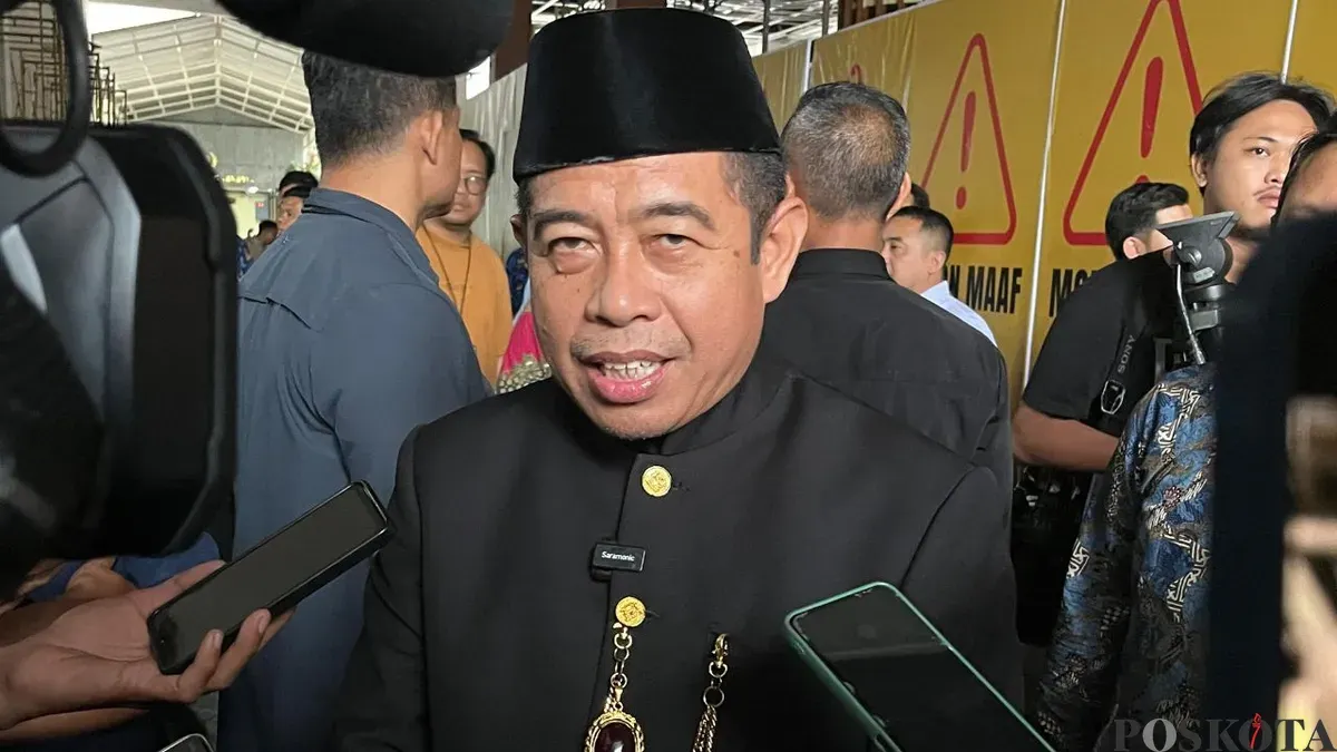 Ketua DPRD Jakarta, Khoirudin menyampaikan kepada awak media di Balai Kota Jakarta, Gambir, Jakarta Pusat, Senin, 1 Desember 2025. (Sumber: Poskota/M. Tegar Jihad)