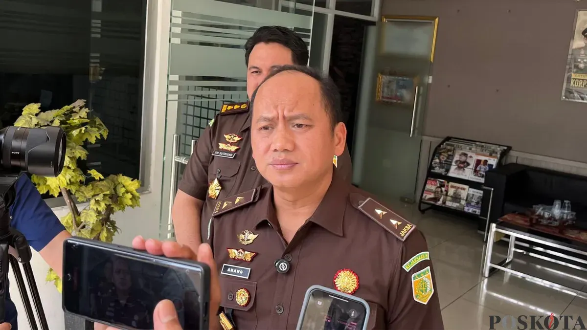 Kapuspenkum Kejagung, Anang Supriatna saat ditemui di Kejagung, Jakarta Selatan, Senin, 1 Desember 2025. (Sumber: Poskota/Ali Mansur)