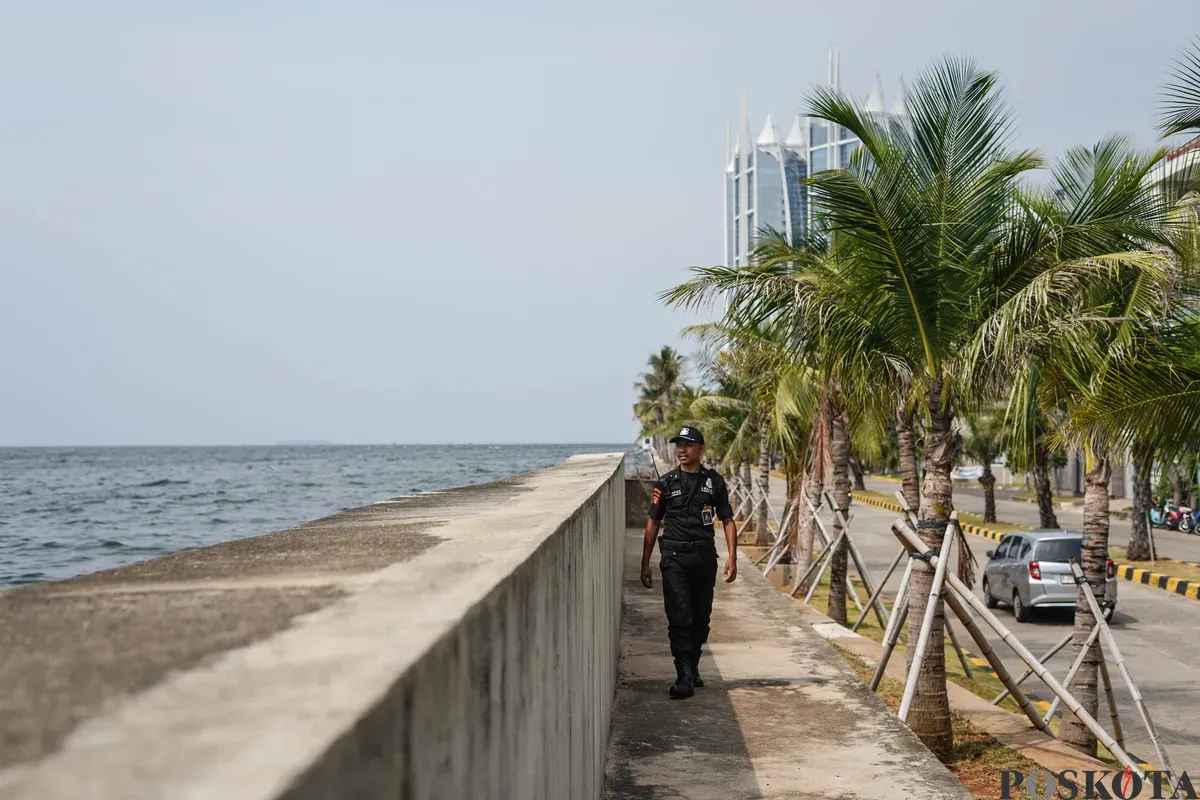 Ilustrasi tanggul penahan air laut. (Sumber: Poskota/Bilal Nugraha Ginanjar)