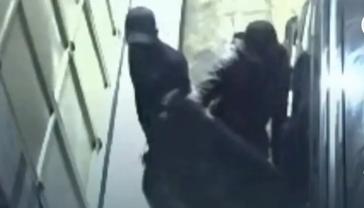 Kawanan pencuri membobol toko agen sembako di Pondok Duta Raya, Sukmajaya, Kota Depok. (Sumber: Instagram/@depokupdateco)