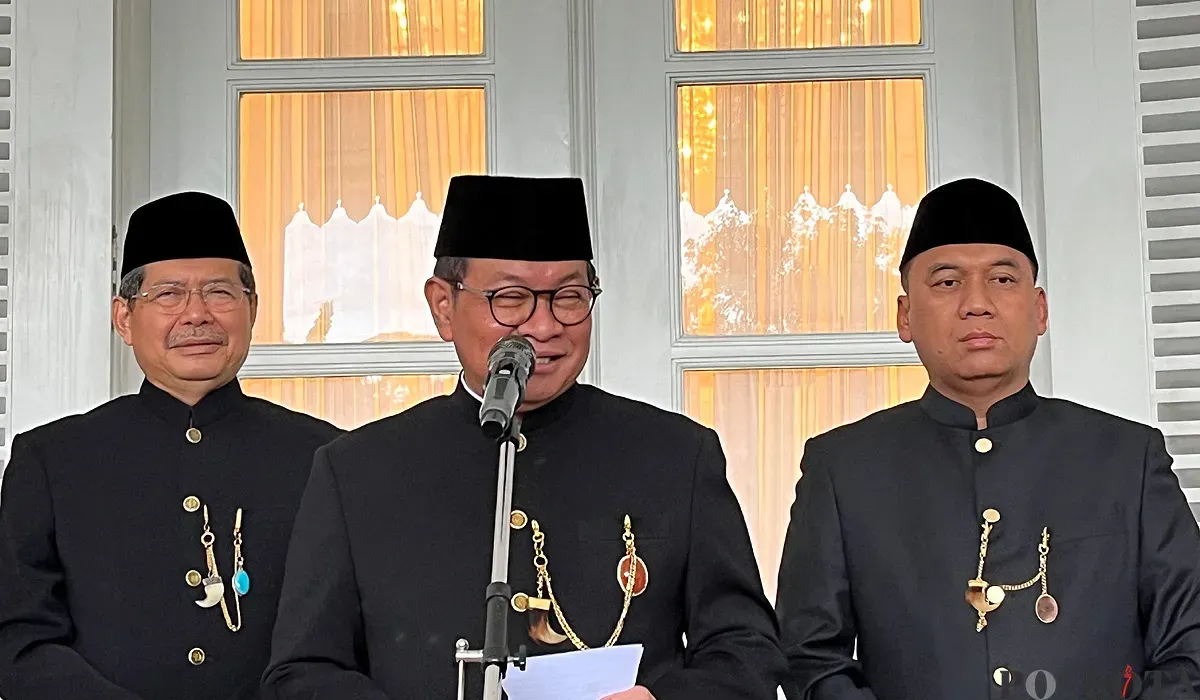 Gubernur Jakarta, Pramono Anung, saat menyampaikan pernyataan kepada awak media di Balai Kota DKI Jakarta, Senin, 1 Desember 2025. M Tegar Jihad (Sumber: POSKOTA | Foto: M Tegar Jihad)