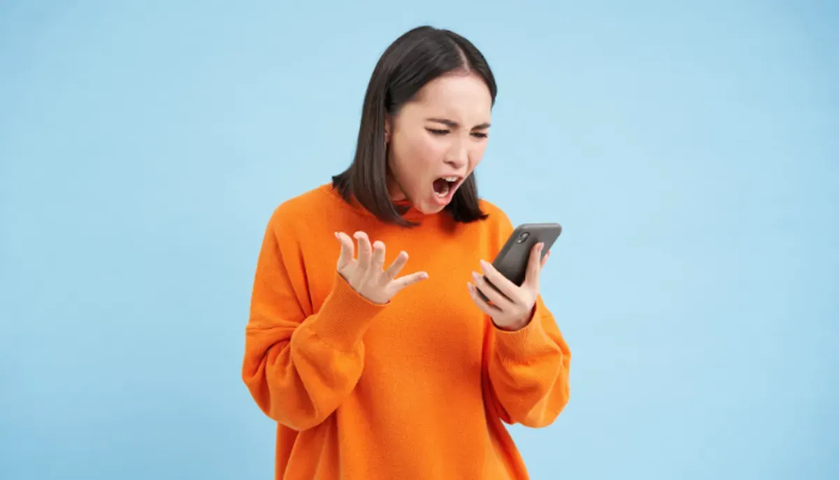 Ilustrasi - iPhone tiba-tiba mati total atau restart terus? Itu gejala Panic Full, sinyal darurat dari hardware! Pelajari cara cek log Panic Full di pengaturan. (Sumber: Freepik)