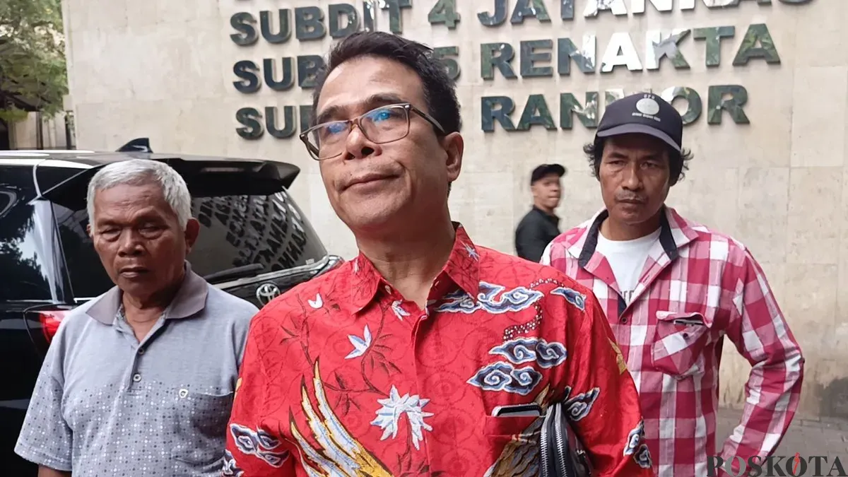 Kuasa hukum anak buruh tani asal Tangerang, Erdi Surbakti meminta penyidik mempercepat penanganan kasus dugaan pemalsuan SPH 1993 di Polda Metro Jaya, Jakarta Selatan, Selasa, 2 November 2025. (Sumber: Poskota/Ali Mansur)