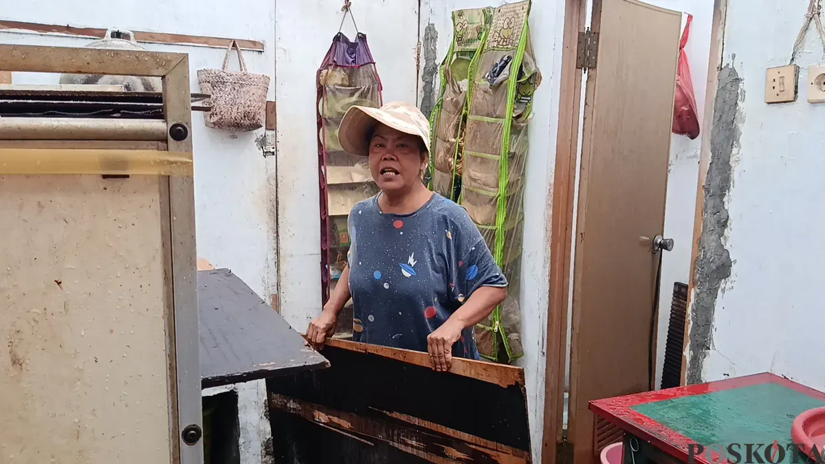 Nurzibah, korban bencana angin puting beliung di Kampung Serang, Desa Taman Sari, Kecamatan Setu, Kabupaten Bekasi. (Sumber: POSKOTA | Foto: Nurpini Aulia Rapika)