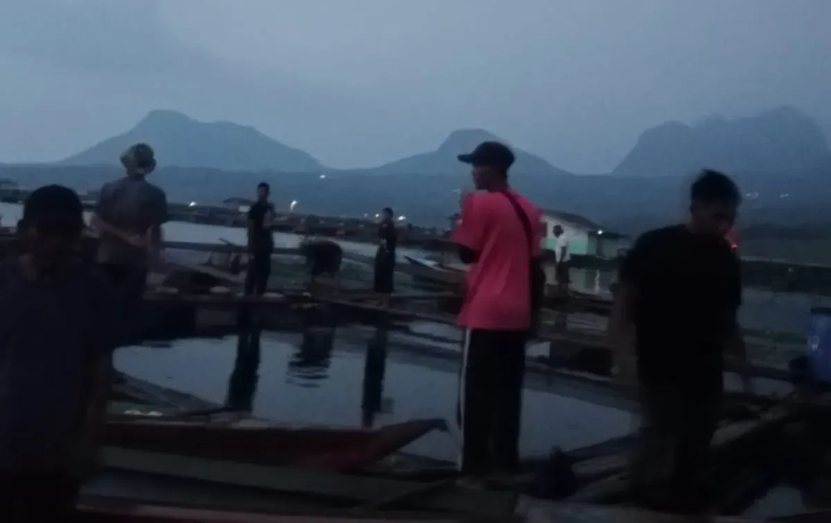 Tim SAR Gabungan diturunkan menyusuri Waduk Jatiluhur namun belum berhasil menemukan jasad korban. (Sumber: Istimewa)