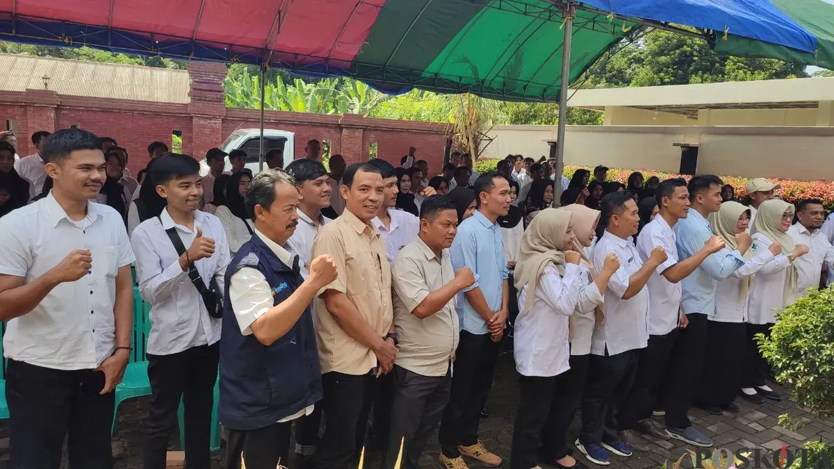 Ratusan relawan SPPG di Kecamatan Cisata, Kabupaten Pandeglang, mengikuti pelatihan keamanan pangan, Rabu, 3 Desember 2025. (Sumber: Poskota/Samsul Fatoni)