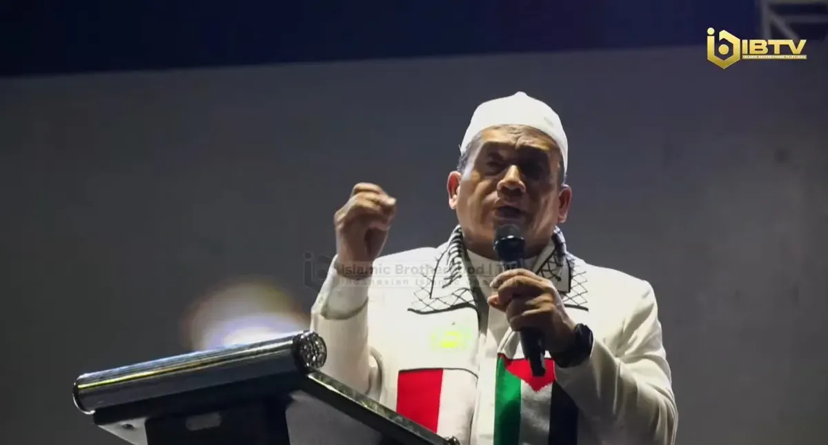 Wakil Menteri Agama (Wamenag) Romo Muhammad Syafi'i menghadiri Reuni Akbar 212 yang digelar di kawasan Monumen Nasional (Monas), Jakarta Pusat, Selasa, 2 Desember 2025 malam. (Sumber: YouTube 212)