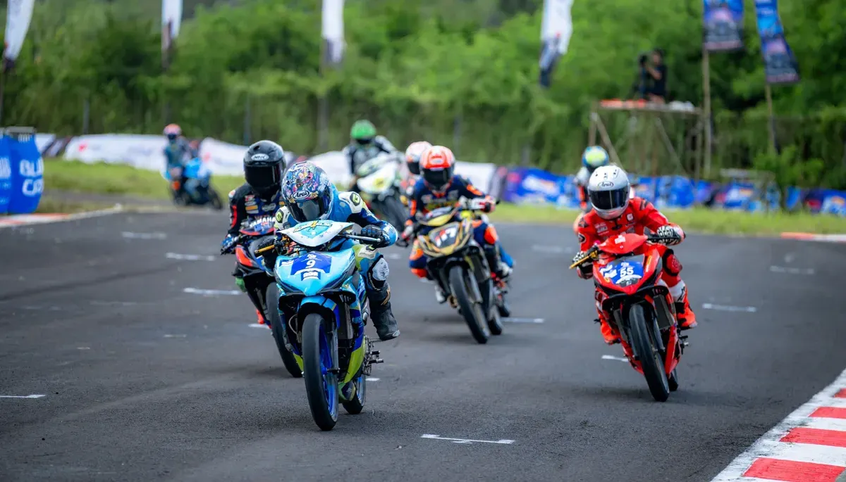 Putaran pamungkas Yamaha Cup Race 2025 di Bukit Peusar Tasikmalaya menghadirkan adu cepat penuh adrenalin, ribuan pengunjung. (Sumber: Istimewa)