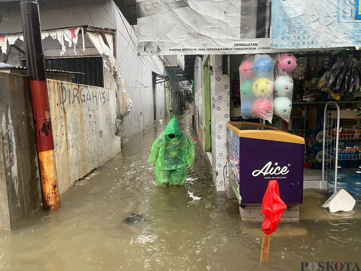Permukiman warga tergenang banjir rob di Muara Angke, Jakarta Utara, Kamis, 4 Desember 2025. (Sumber: POSKOTA | Foto: M Tegar Jihad)