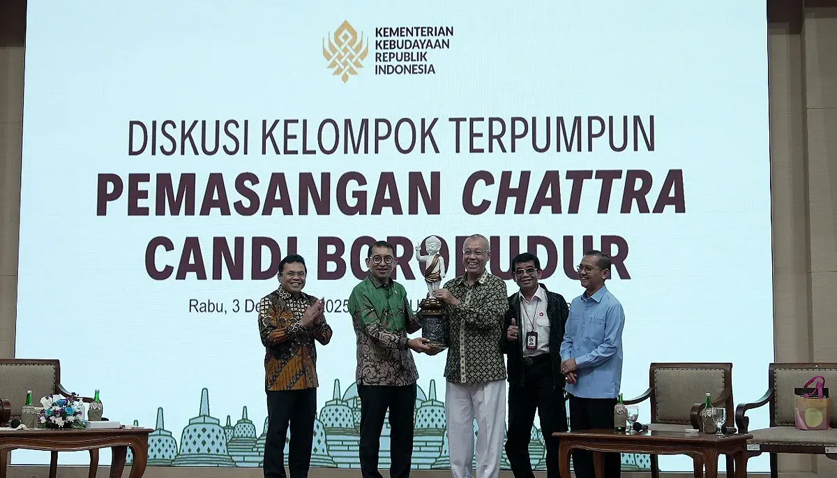 Dirjen Bimas Buddha, Supriyadi (kanan) saat menghadiri Diskusi Kelompok Terpumpun Pemasangan Chattra Candi Borobudur, Rabu, 3 Desember 2025. (Sumber: Istimewa)