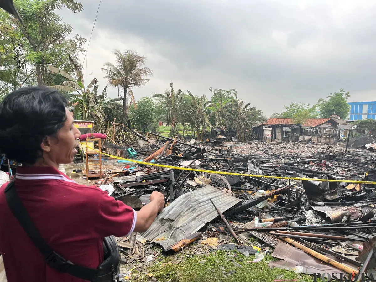 Budi salah satu korban kebakaran Cakung, Kamis, 4 Desember 2025. (Sumber: Poskota/M. Tegar Jihad)