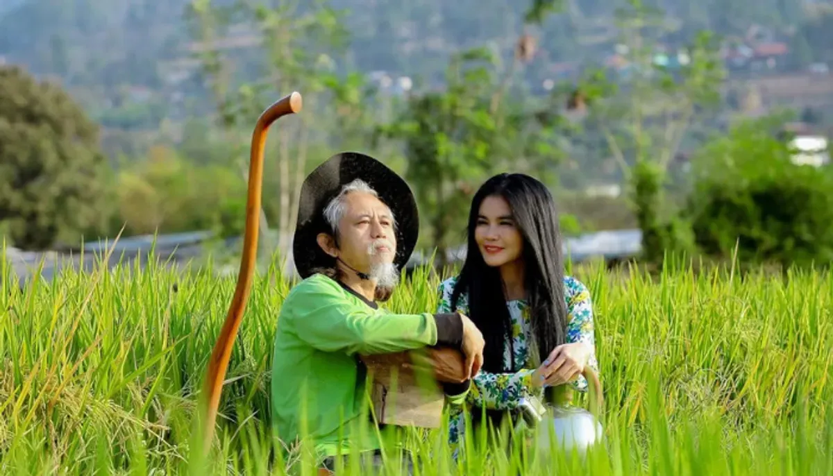 Kenal lebih dalam sosok Karina Ranau, istri almarhum Epy Kusnandar. Dari karier sebagai model, pernikahan beda usia 20 tahun dan profil lengkapnya. (Sumber: Instagram/@karinaranau9)