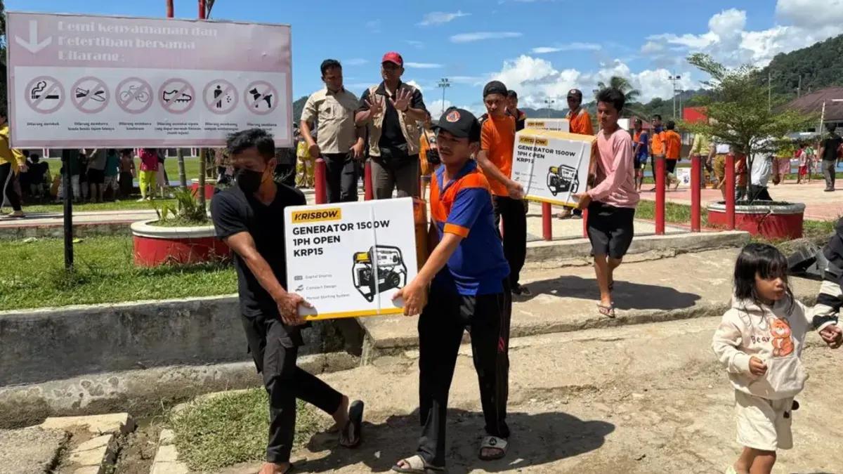 Potret penyaluran bantuan bagi korban banjir Sumatra. (Sumber: BNPB)