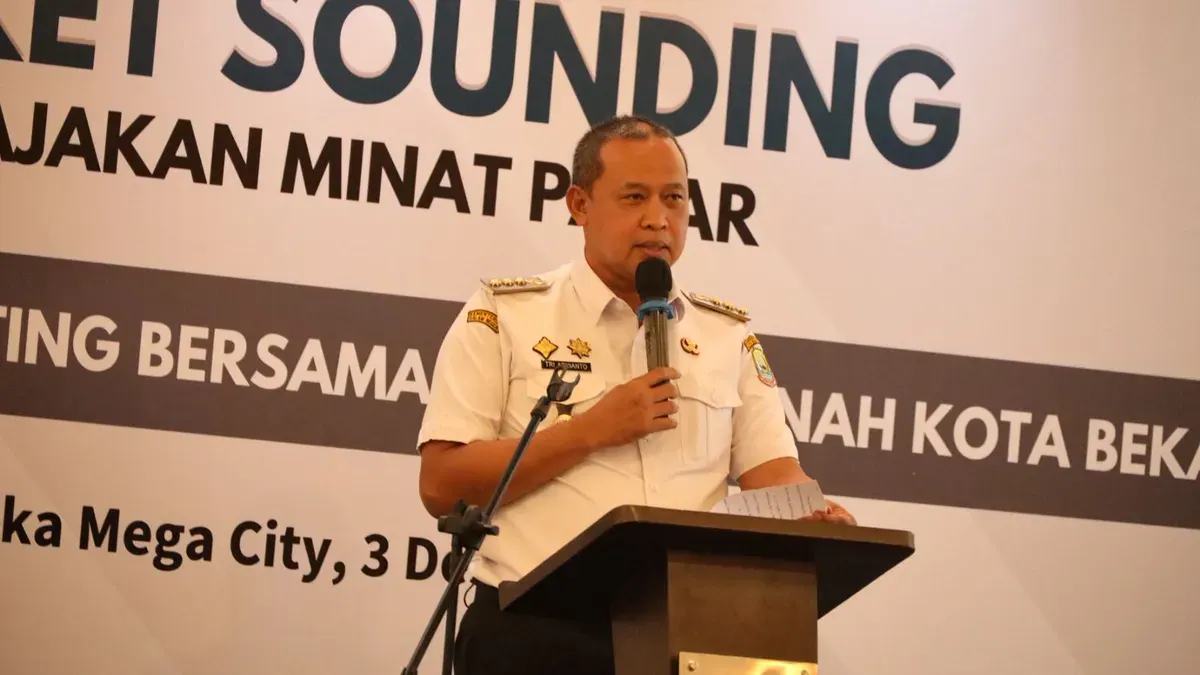 Wali Kota Bekasi, Tri Adhianto saat acara Market Sounding Penjajakan Minat Pasar Penyelenggaraan Ducting Bersama Bawah Tanah Kota Bekasi di Hotel Santika Mega City, Rabu, 3 Desember 2025. (Sumber: Dok. Pemkot Bekasi)