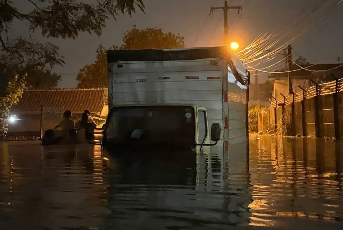 Banjir Meluas di Kabupaten Bandung (Sumber: Instagram/@infobdg)