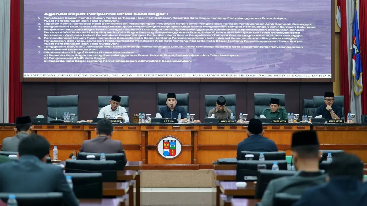 Rapat paripurna tentang Raperda Penyelenggaraan Pasar Rakyat, Pusat Perbelanjaan dan Toko Swalayan di Gedung DPRD Kota Bogor, Selasa, 2 Desember 2025. (Sumber: Dok. Istimewa)