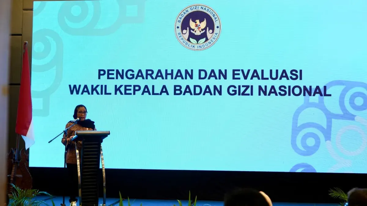 Wakil Kepala BGN Nanik Sudaryati Deyang memberikan pengarahan dalam acara Koordinasi dan Evaluasi Program MBG di Hotel Aston Cilacap, Jumat, 5 Desember 2025. (Sumber: Biro Hukum dan Humas BGN)