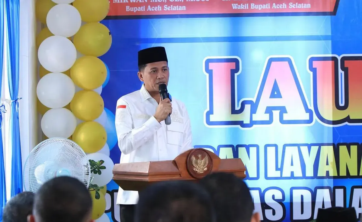 Bupati Aceh Selatan, Mirwan MS dipecat usai melakukan perjalanan umrah saat masyarakat di daerahnya masih berjuang menghadapi musibah banjir. (Sumber: Instagram/@h.mirwan_ms_official)