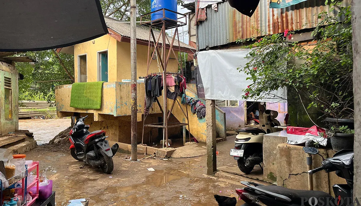 Kondi permukiman warga di Bantaran Kali Kebon Pala, Jakarta Timur, Sabtu, 6 Desember 2025. (Sumber: POSKOTA | Foto: M Tegar Jihad)