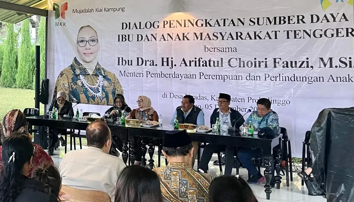 Menteri PPPA, Arifatul Choiri Fauzi (kedua dari kiri) saat menghadiri dialog dengan masyarakat Tengger di Desa Ngadas, Kecamatan Sukapura, Kabupaten Probolinggo, Jatim, Jumat, 5 Desember 2025. (Sumber: Istimewa)